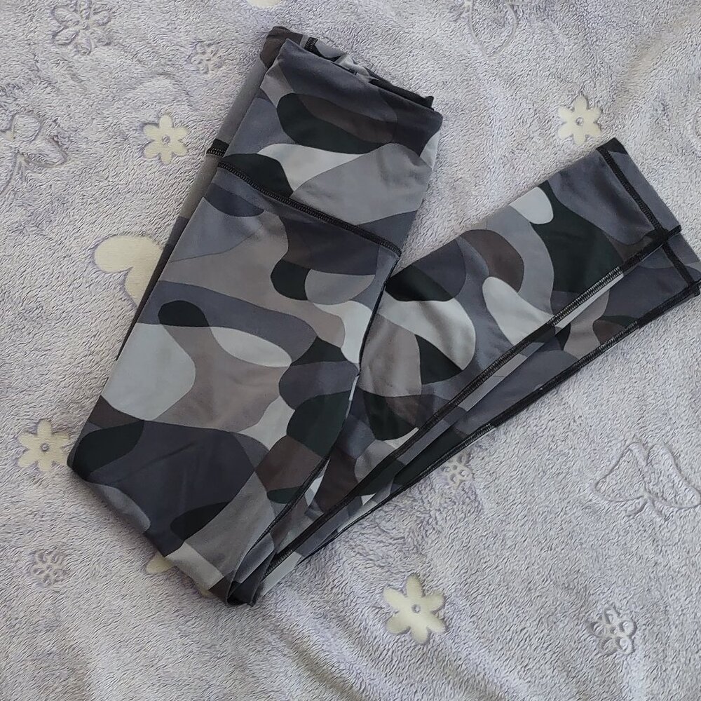Victoria's Secret, Victoria Sport camo leggings
